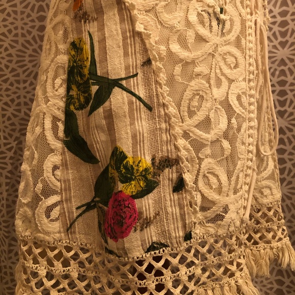 Hot & Delicious Size Medium Floral Lace Dress - Picture 12 of 13